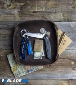 Benchmade 940 Osborne AXIS Lock Knife Green (3.4" Black) 940BK -Knife Sale Shop Benchmade 940 2 Osborne AXIS Lock Knife Black G 10 Satin 940 2 BHQ 36208 lifestyle web 1