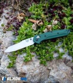 Benchmade 940 Osborne AXIS Lock Knife Green (3.4" Satin) -Knife Sale Shop Benchmade Osborne AXIS Lock Knife Green Satin 940 BHQ0160 kp rock green web